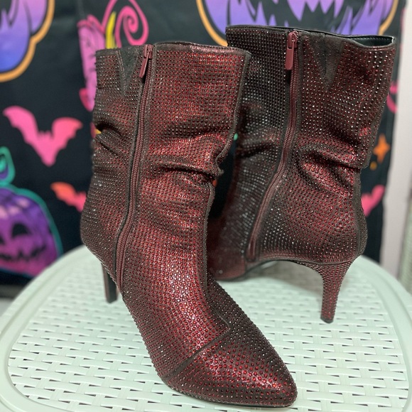 TORRID Size 10 Red Pointed Heel Bootie - Picture 4 of 6